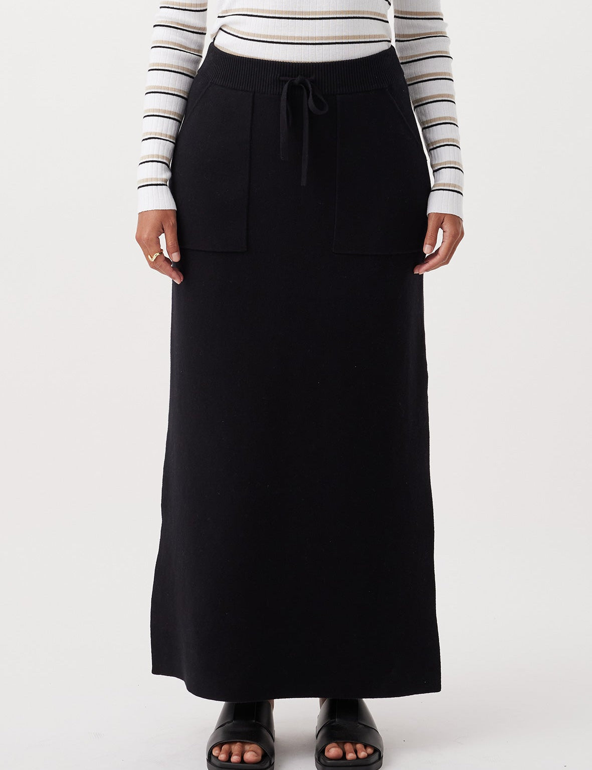 1Q002_LOUSKIRT_BLACK_1.jpg