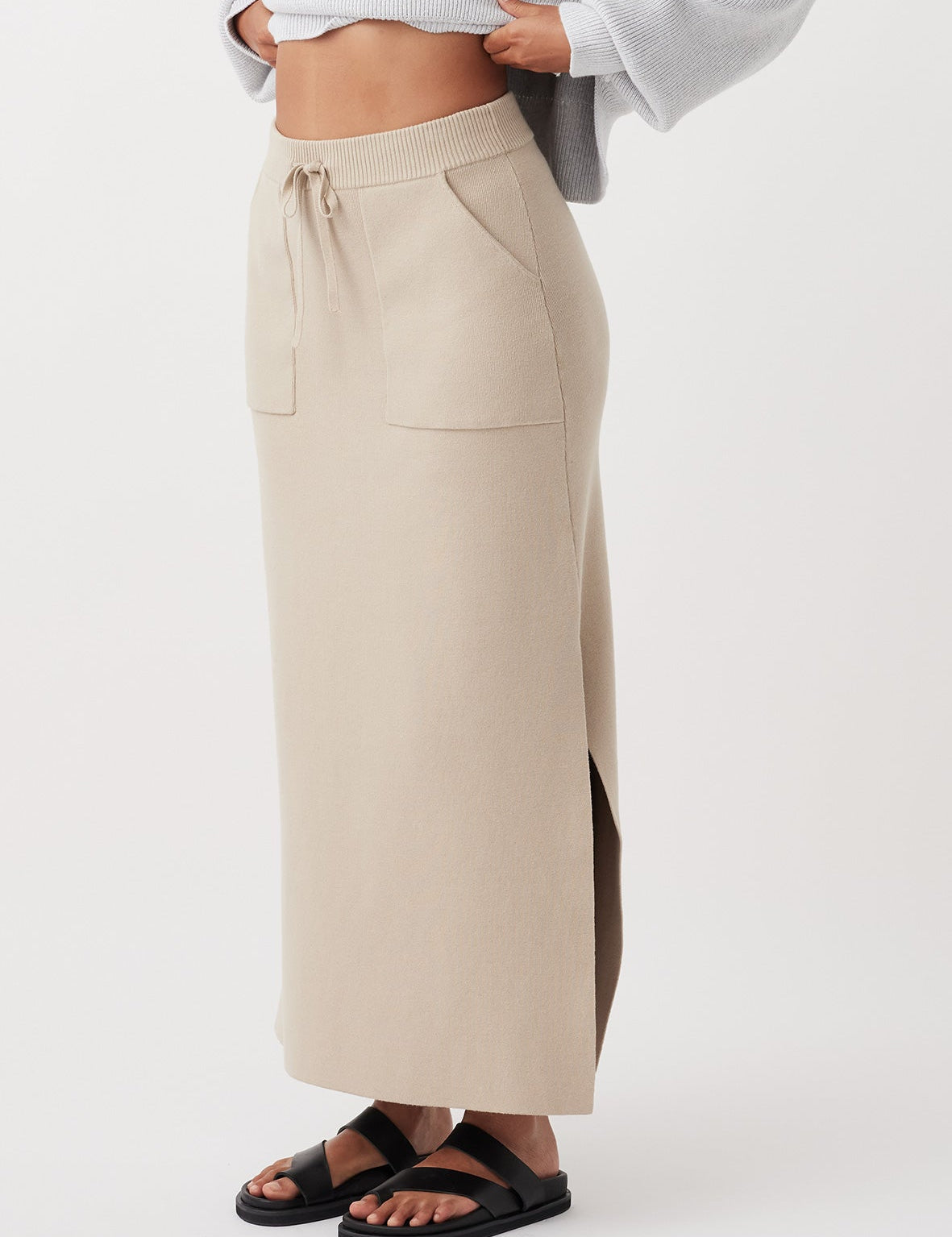 1Q002_LOUSKIRT_TAUPE_2.jpg