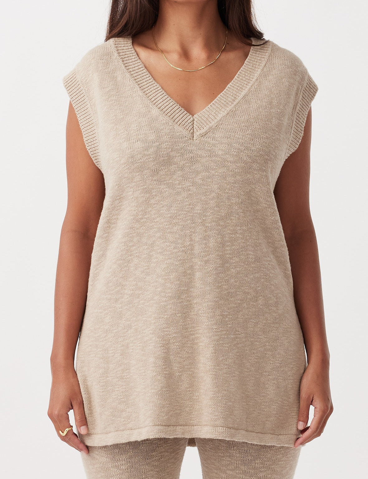 1Q021_EMMA_VEST_TAUPE_1.jpg