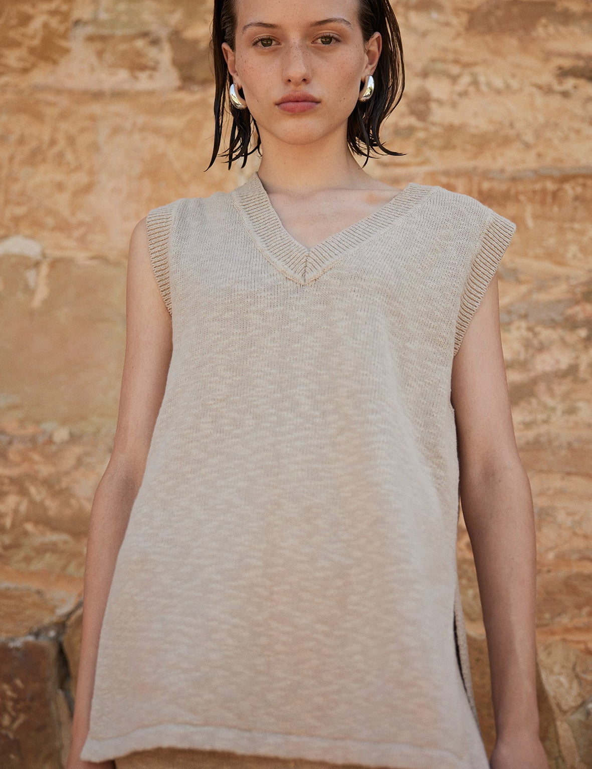 1Q021_EMMA_VEST_TAUPE_8.jpg