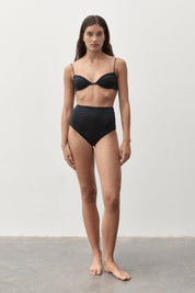 Fine Strap Almond Top | Black
