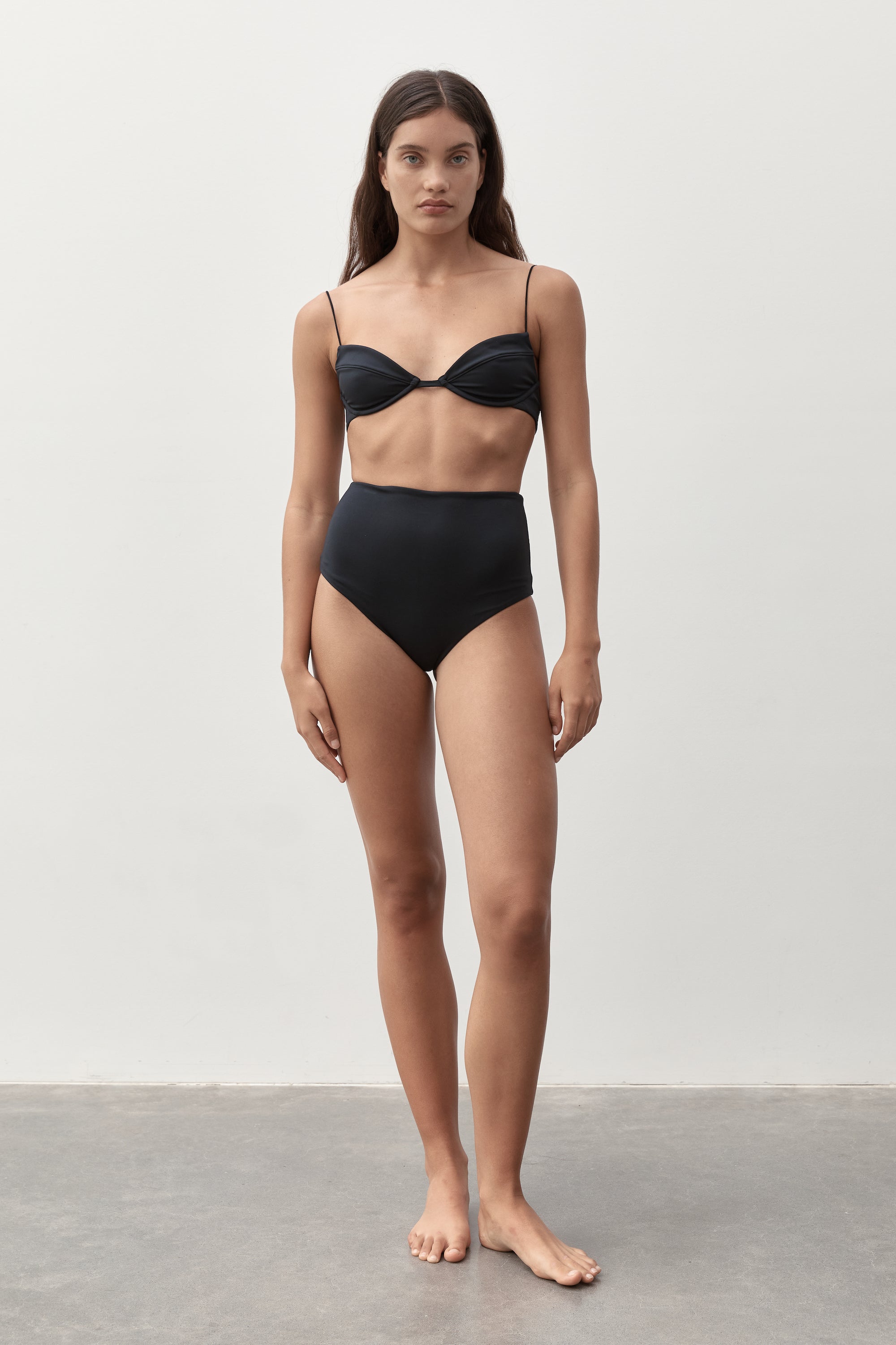 Fine Strap Almond Top | Black