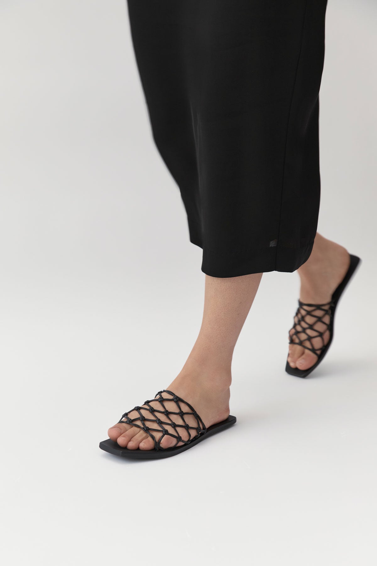 Macrame Slide - Black