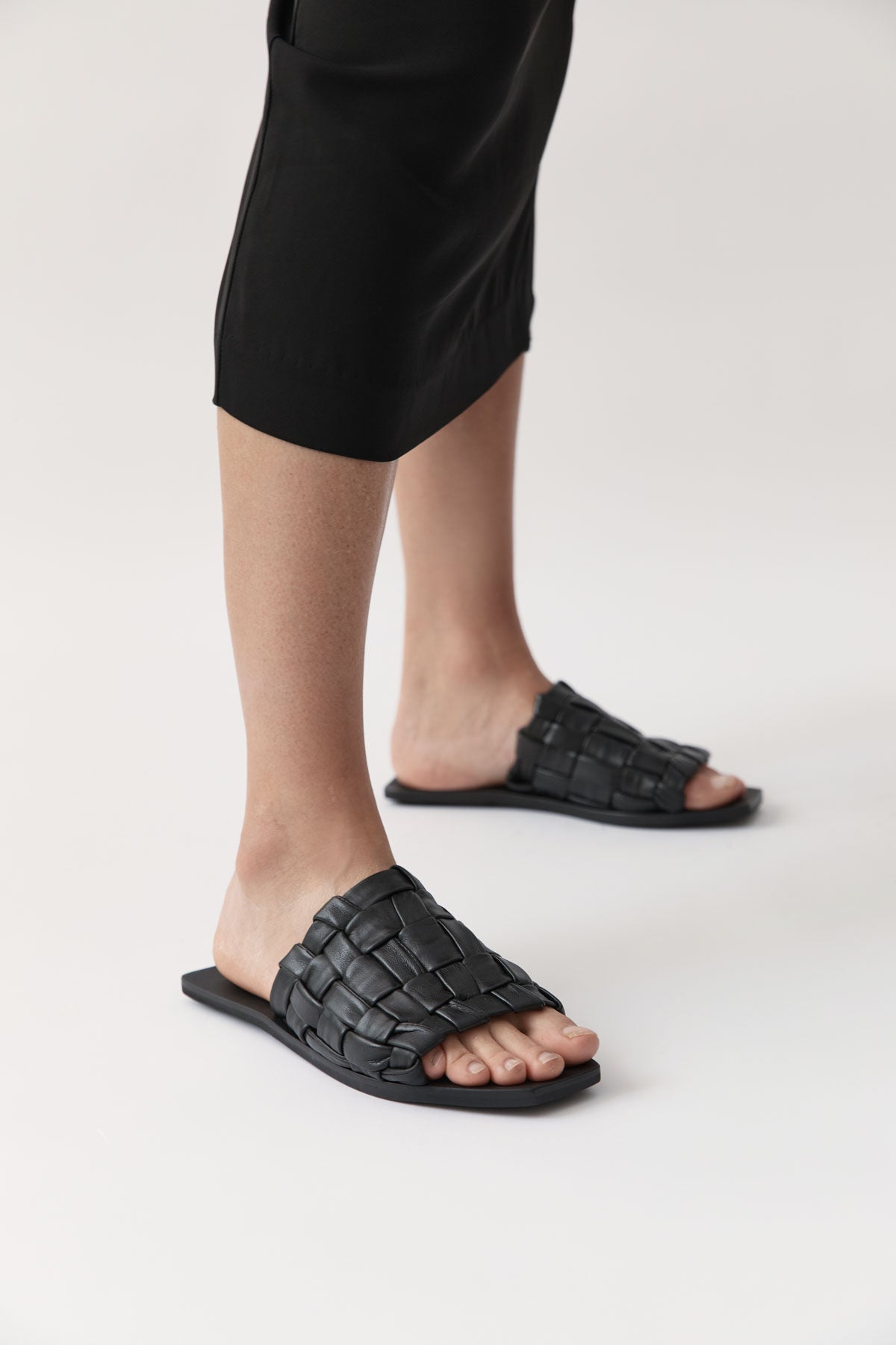 Textured Slide - Black