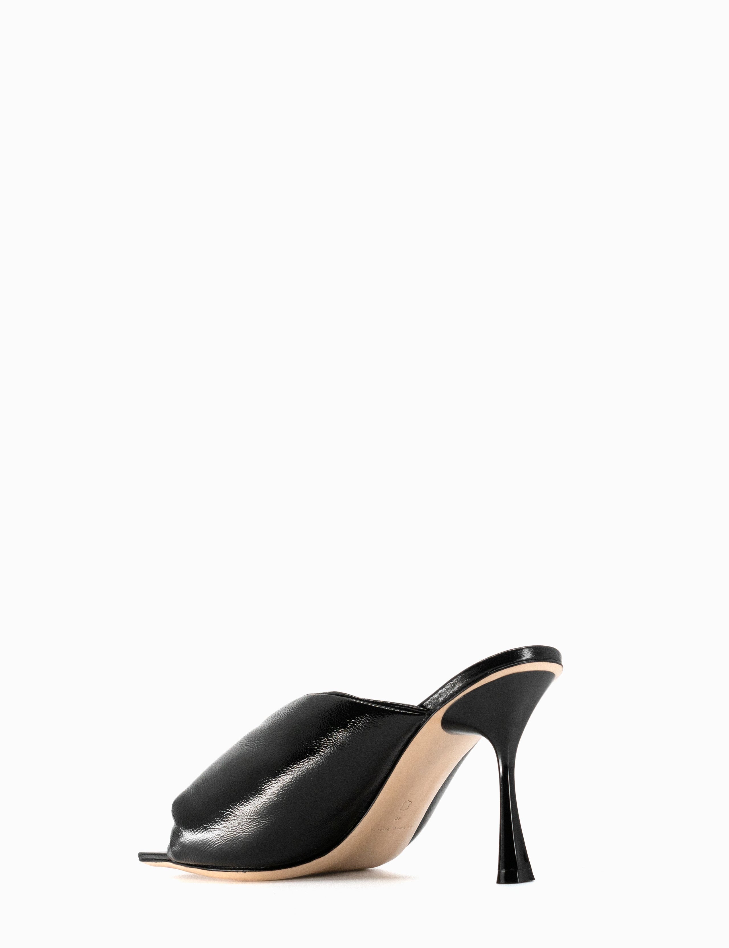 F408NLK_CROISSANT_PATENT_90_HEEL_BLACK_B_ONLINE_511d6e1e-0e02-44b1-8f59-509cf6cc8841.jpg