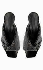 Croissant Patent 90 Heel | Black