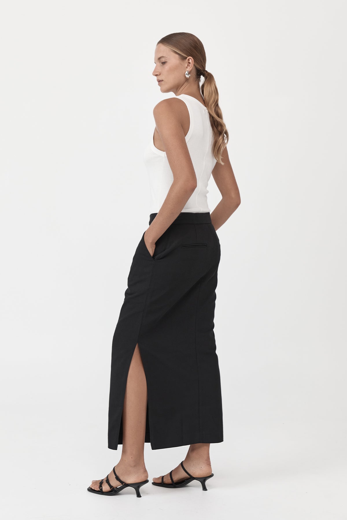 Low waisted Tailored Skirt - Black