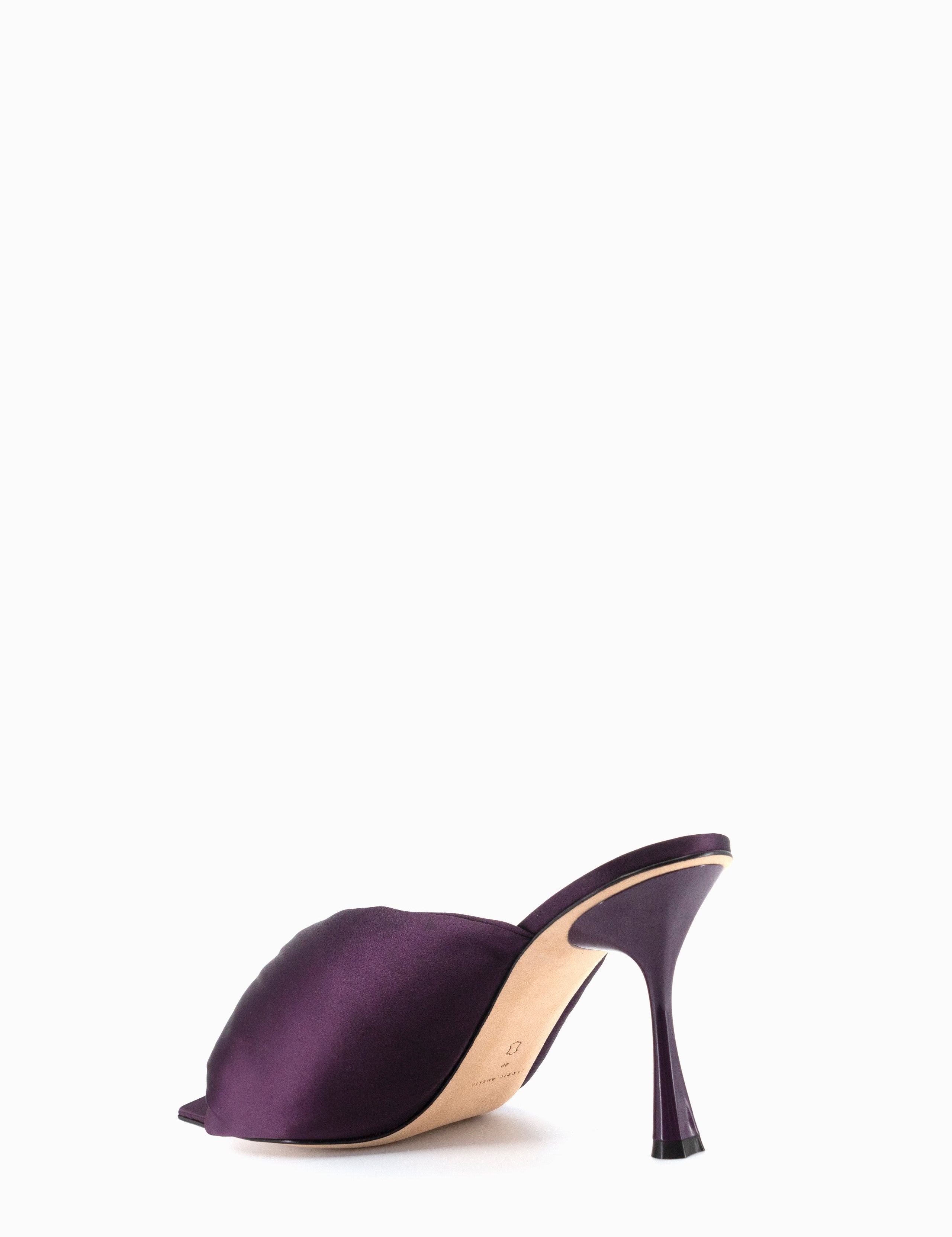 P22F408S_CROISSANT_90_HEEL_AUBERGINE__B__ONLINE_e87cadac-256c-407e-bb06-ed895db89ce4.jpg