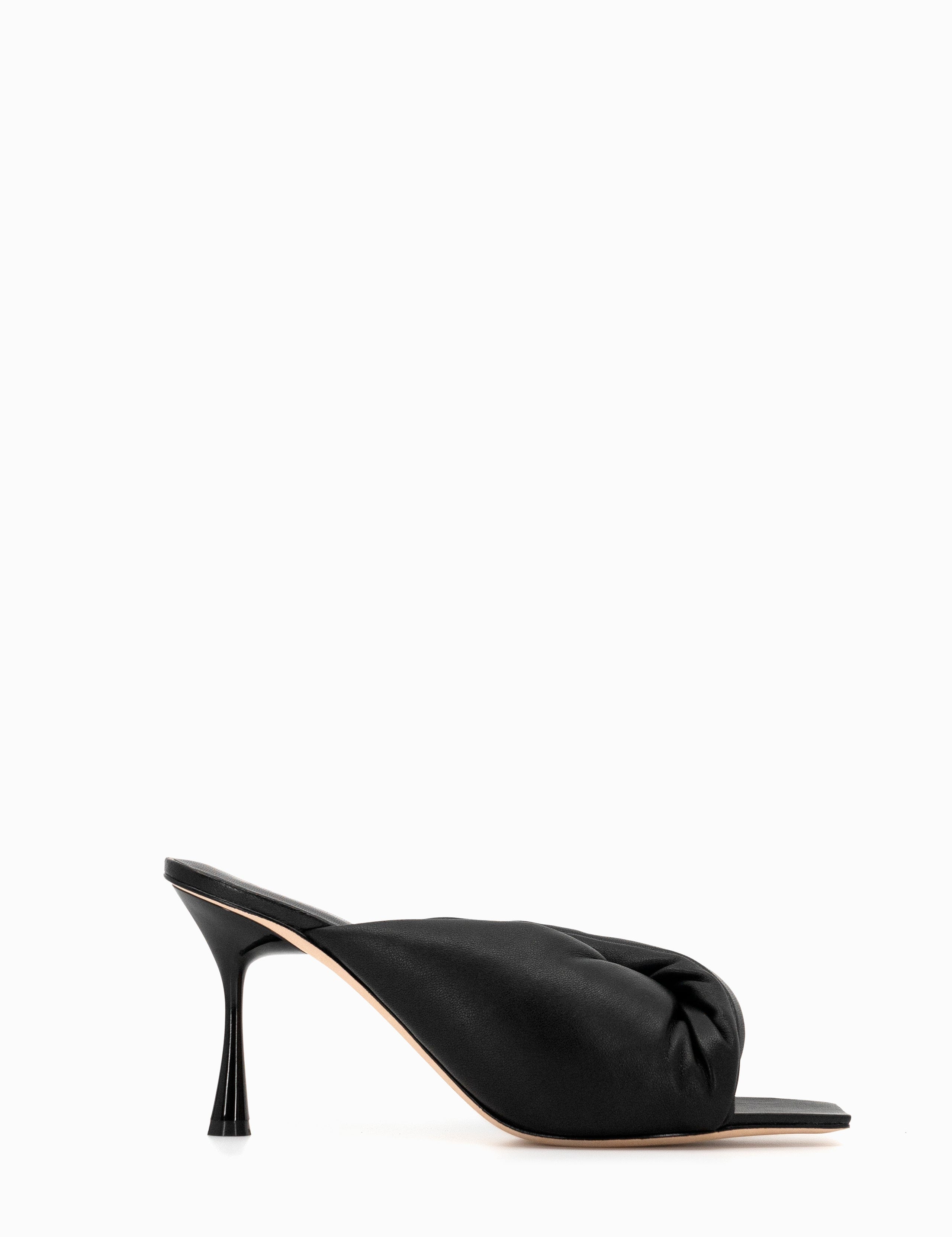 P22F408_CROISSANT_90_HEEL_BLACK__A__ONLINE_939d2c98-dcfd-4a91-969c-fbbc46862cf7.jpg