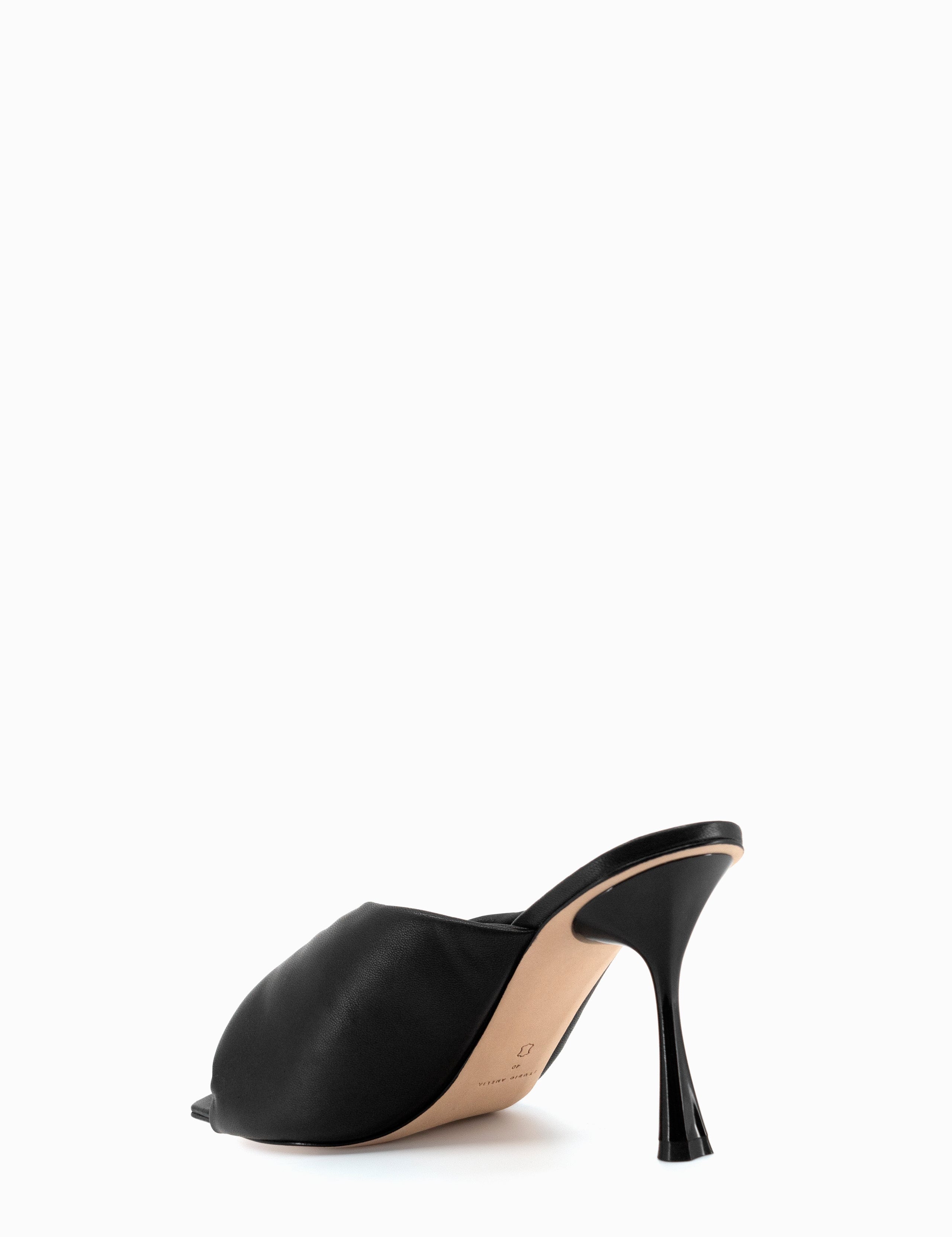 P22F408_CROISSANT_90_HEEL_BLACK__B__ONLINE_530e96ec-2165-497e-a89e-86cbfa1a201d.jpg