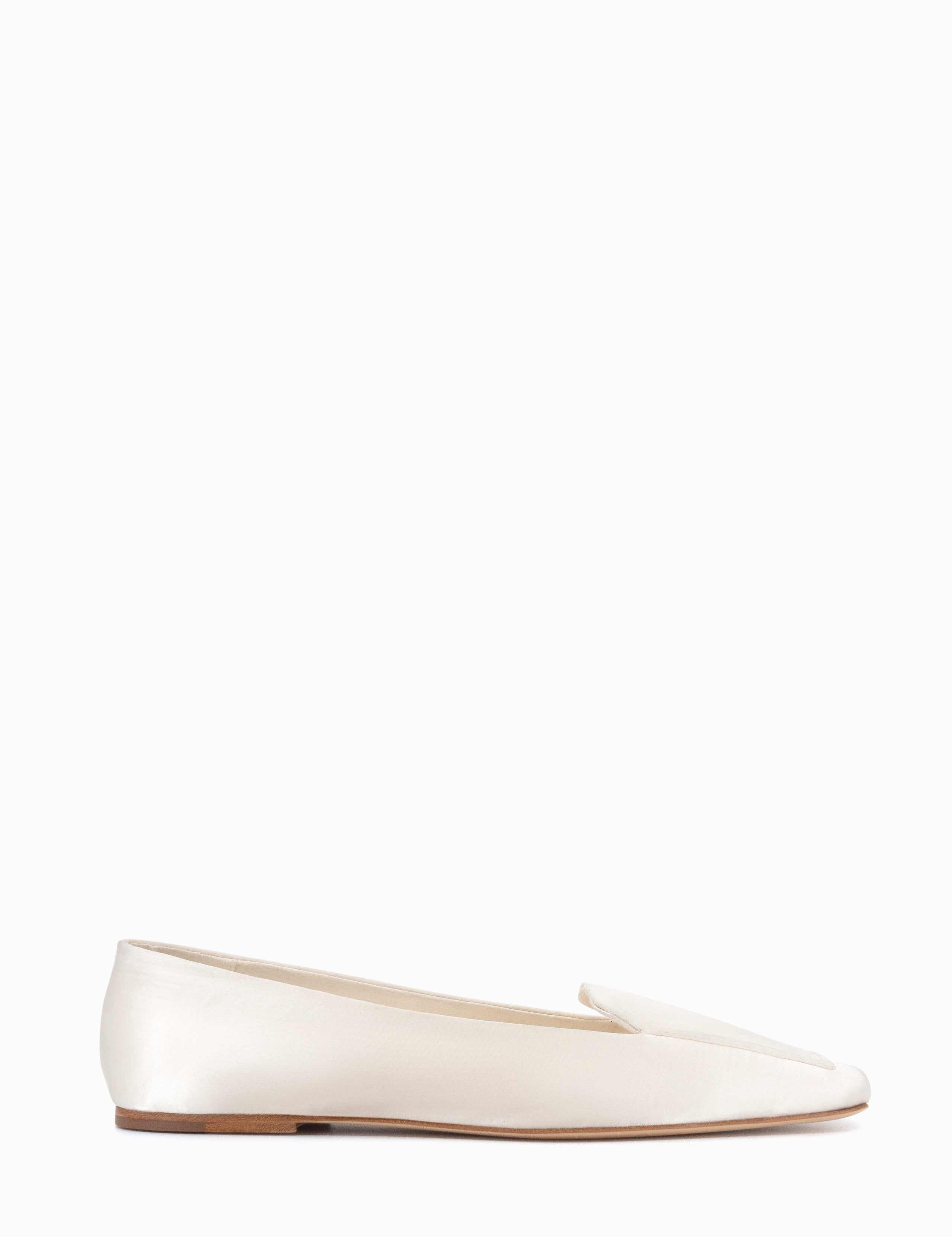 P22F421S_SHEATH_SATIN_SLIPPER_WHITE__A__ONLINE_22c51c08-4792-4f2a-b9d8-51147dd81ab3.jpg