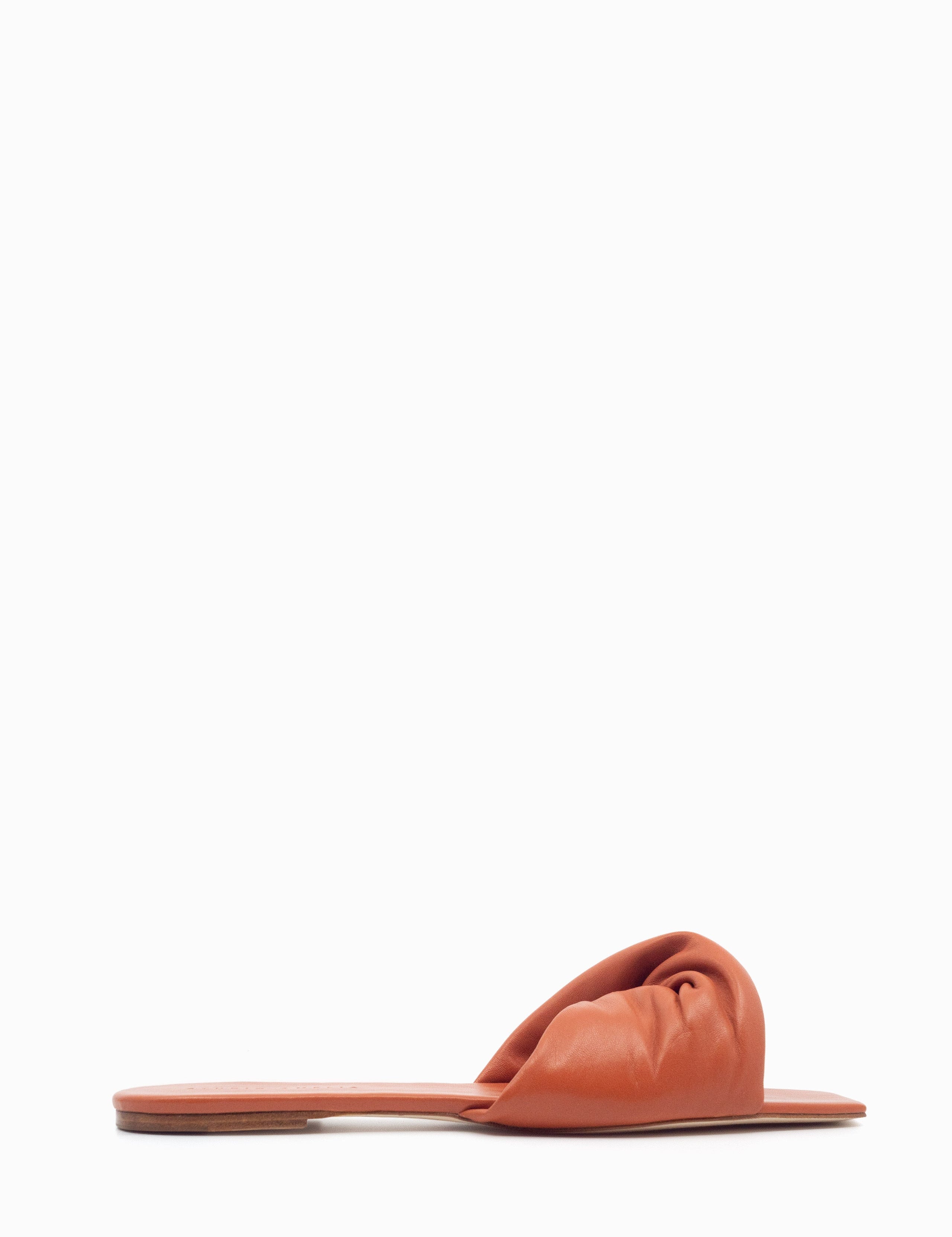 TWIST-FRONT-10-FLAT-TERRACOTTA-A_4b5a88ea-74a6-48f5-9f4f-b234553bc628.jpg