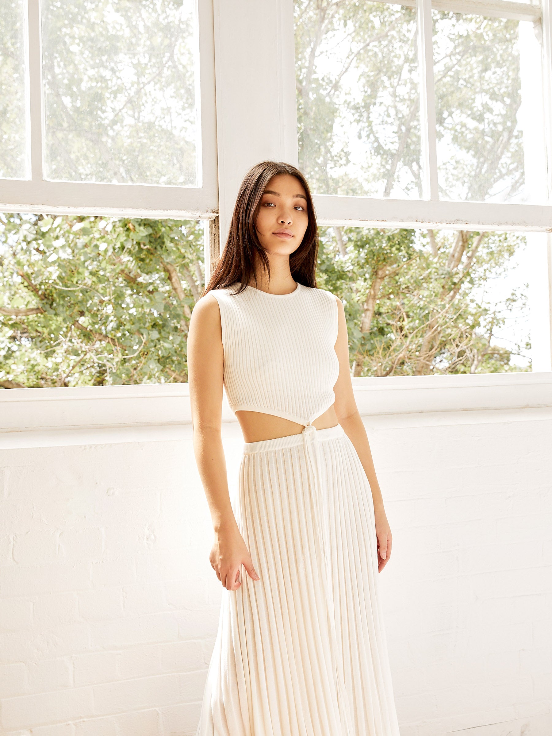 Sleeveless Knit Tie Crop White