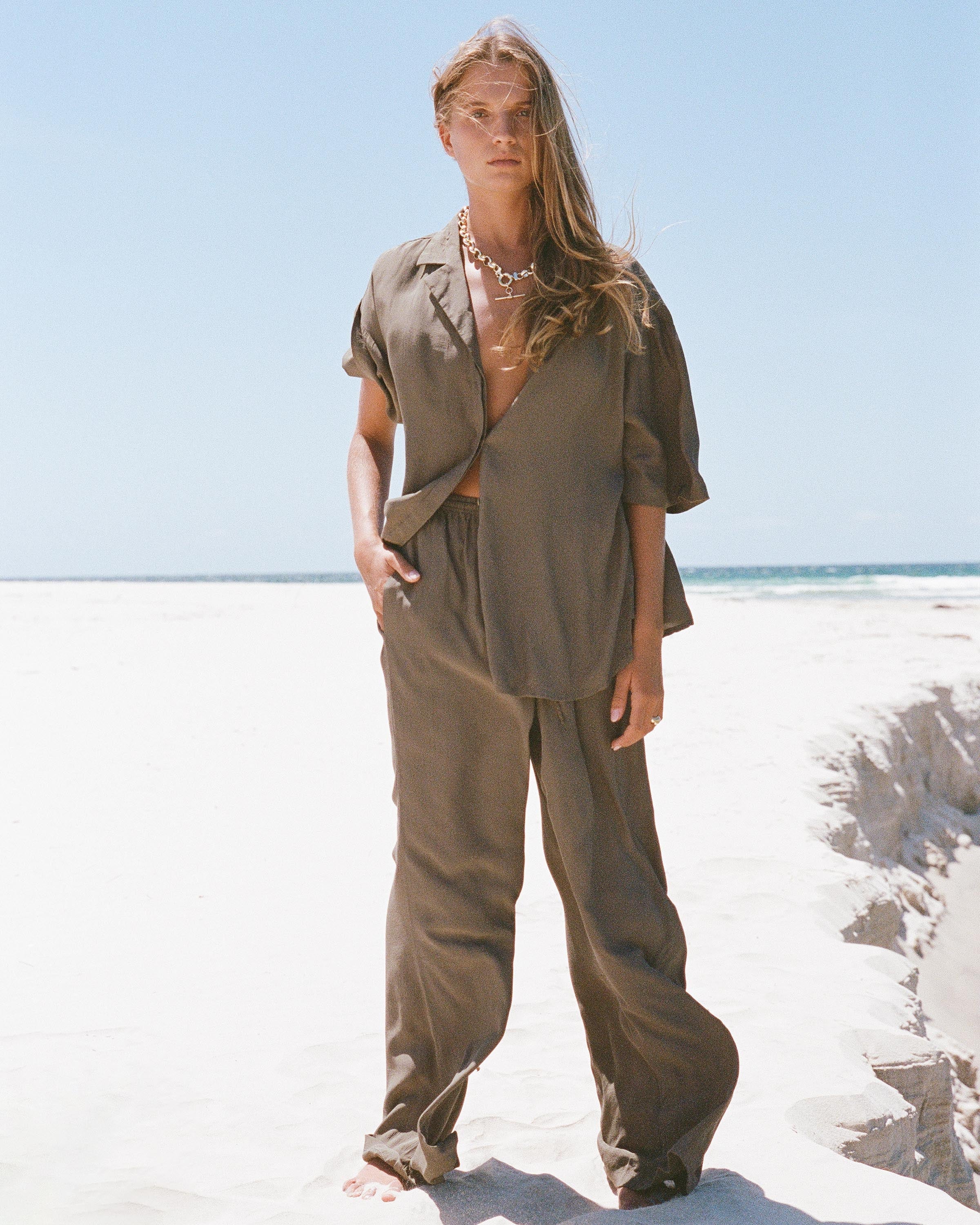 khaki-relaxed-leg-pant-4.jpg